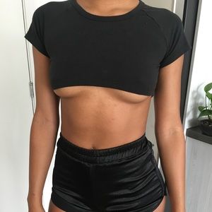 Black under cleavage super crop top